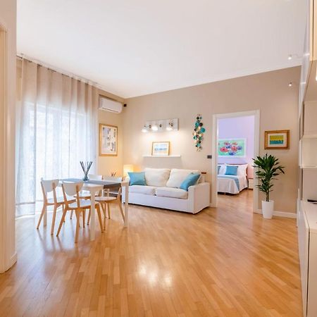 Modern Apartment To Relax In The City Center Bari Exterior foto
