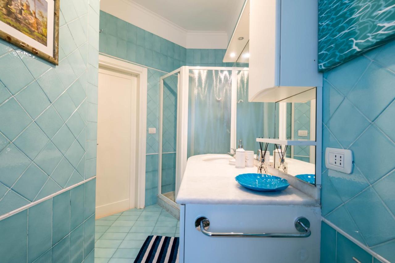 Modern Apartment To Relax In The City Center Bari Exterior foto
