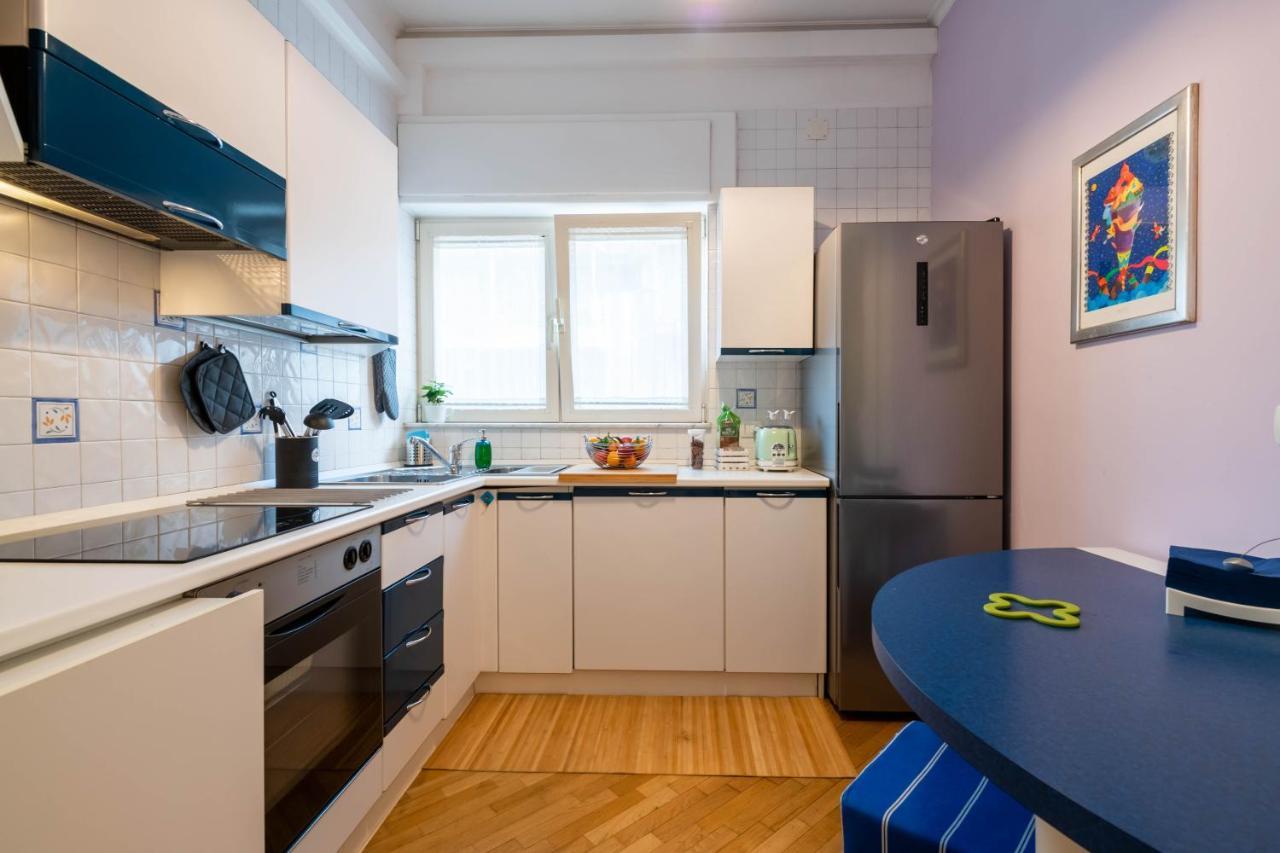 Modern Apartment To Relax In The City Center Bari Exterior foto