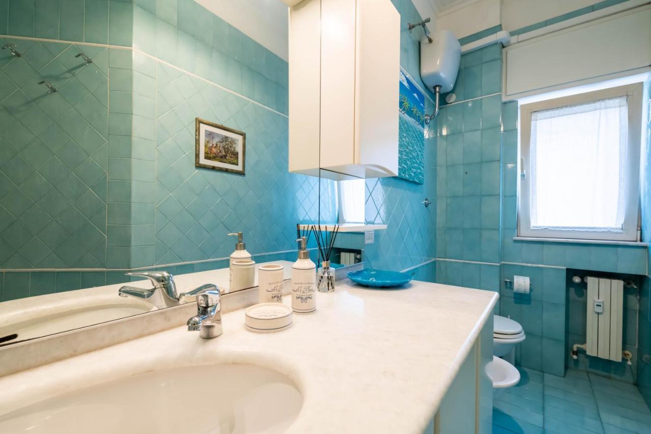 Modern Apartment To Relax In The City Center Bari Exterior foto